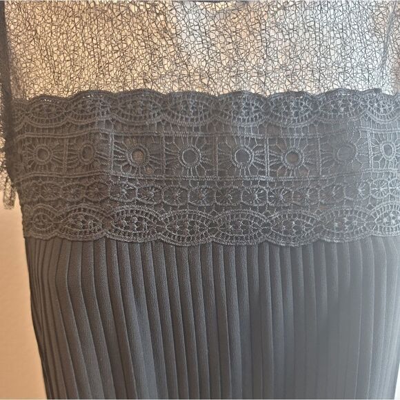 NANETTE LEPORE Pleated Blouse With Lace Detail - Picture 4 of 9